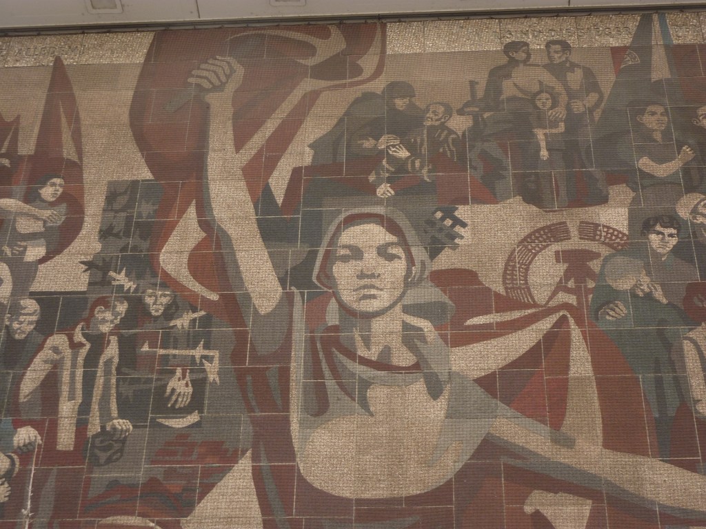 6. Femeia în&nbsp;comunism